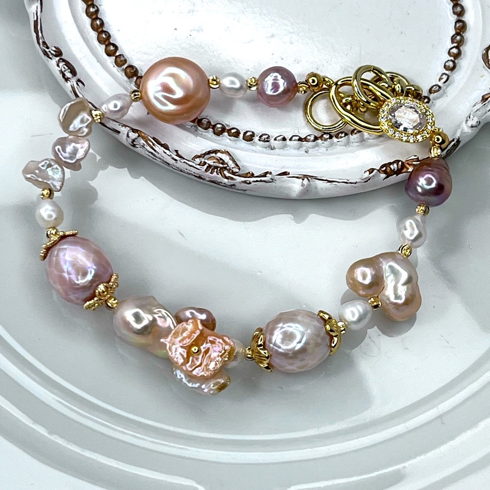Beautiful 🤩 Handmade Freshwater Carved Edison Pearl Flameball Keshi Bracelet